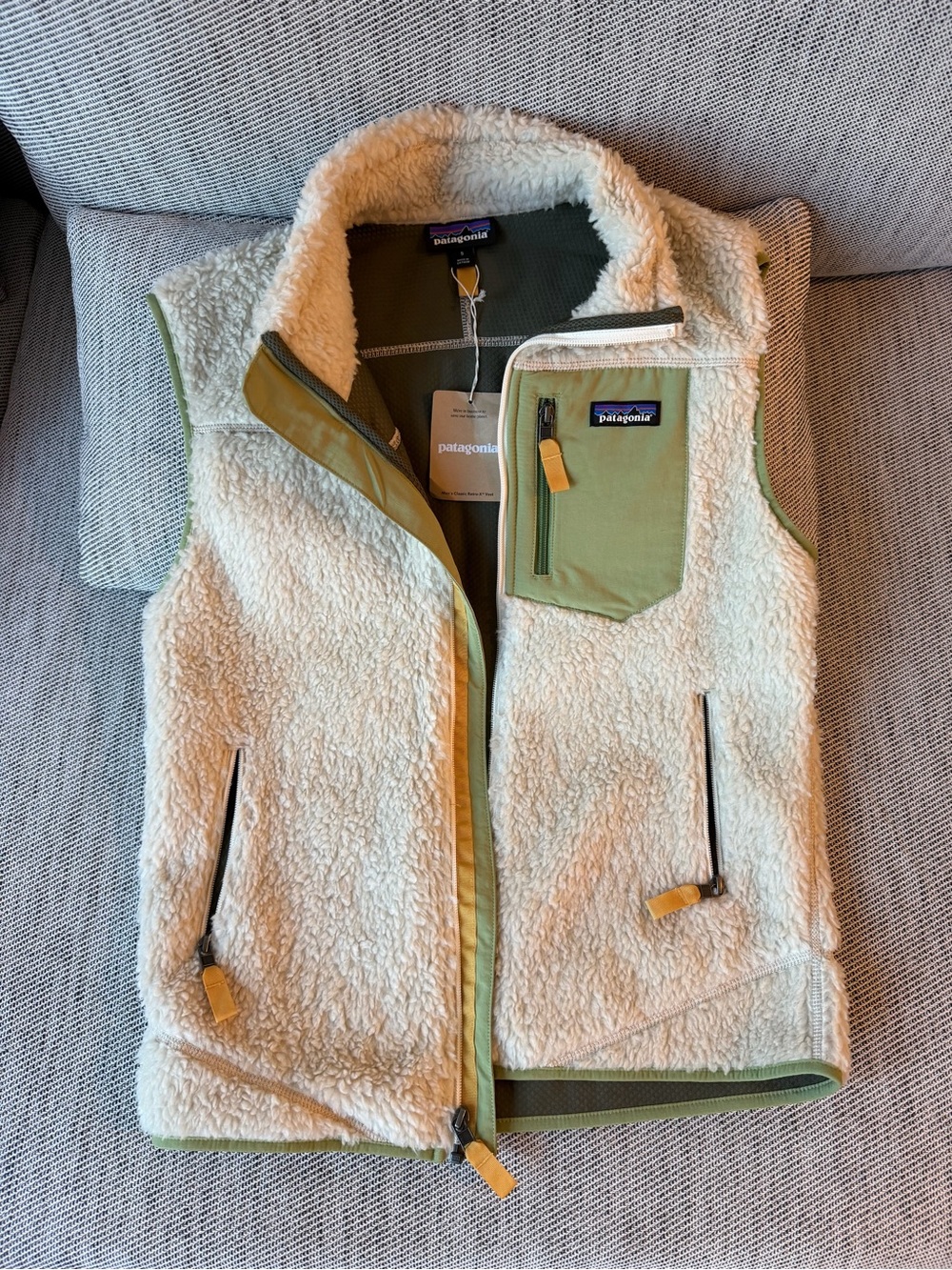 Patagonia cream & green classic retro-x vest in size S